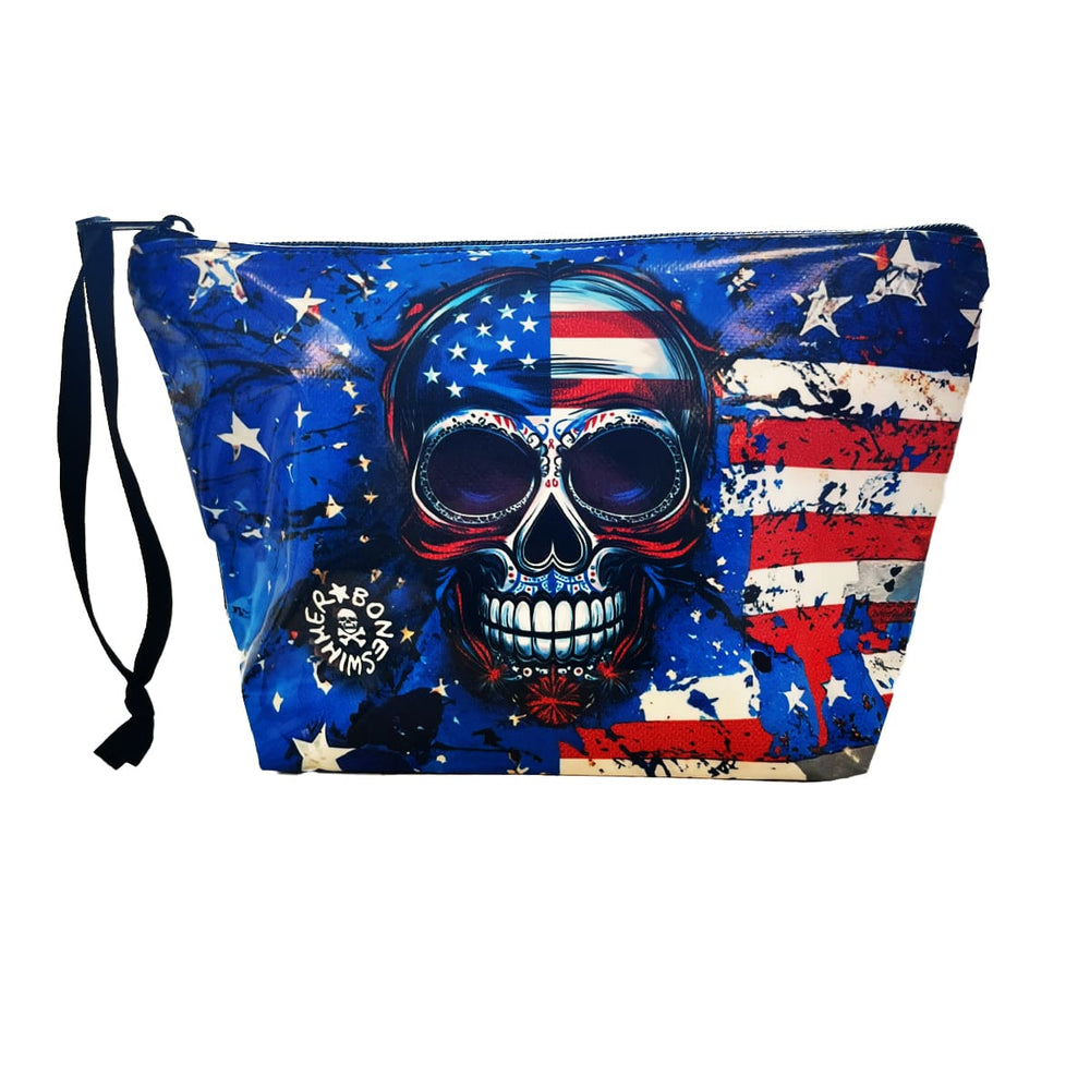 Beauty case da piscina con cerniera Boneswimmer STARSKULL, la stampa rappresenta un teschio Boneswimmer style vrappato con la bandiera americana