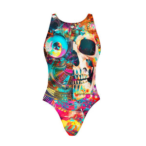 Costume da allenamento nuoto in piscina Boneswimmer da bambina, modello intero PINUP 446P - Casinò stampa di un teschio composto in parte da elementi riconducibili ad un casinò e in parte con elementi di un teschio vero, fronte