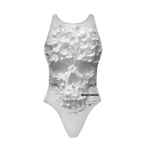 Costume da allenamento nuoto in piscina Boneswimmer da bambina, modello intero PINUP 450P - ORIGAMI con stampa di un teschio composto di petali di quadrifoglio bianchi e leggeri, fronte