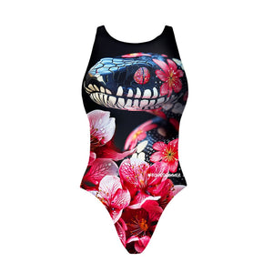 Costume da allenamento nuoto in piscina Boneswimmer da bambina, modello intero PINUP 454P - SAKURA con stampa di un serpente colorato tra le orchidee, fronte