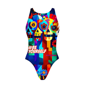 Costume da allenamento nuoto in piscina Boneswimmer da bambina, modello intero PINUP 465P - BE-YOURSELF con stampa di un teschio scomposto in forme geometriche e colorate, fronte