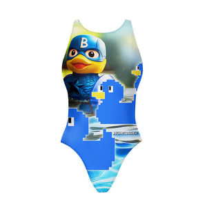 Costume da allenamento nuoto in piscina Boneswimmer da bambina, modello intero PINUP 467P - CBONE con stampa di un paperotto supereroe accompagnato dal suo esercito di papere digitali, fronte