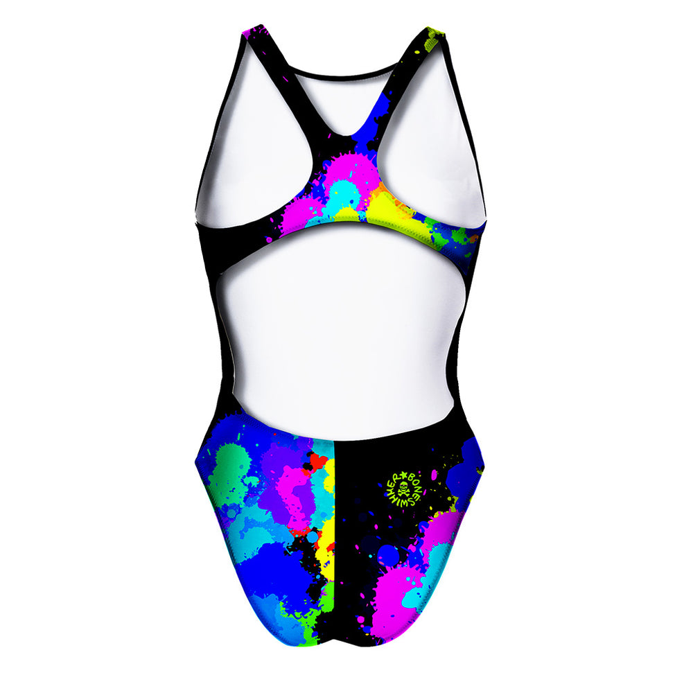 Costume da allenamento nuoto Boneswimmer per bambina, modello intero PINUP 376p con stampa di un orsetto colorato con colpi di vernice, retro