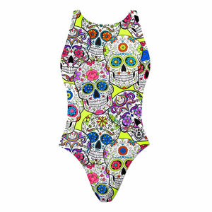 Costume da allenamento nuoto Boneswimmer da donna, modello intero PINUP 250pf con teschi un pattern di teschi decorati con dettagli floreali ispirati alla tradizione messicana del Día de los Muertos, fronte