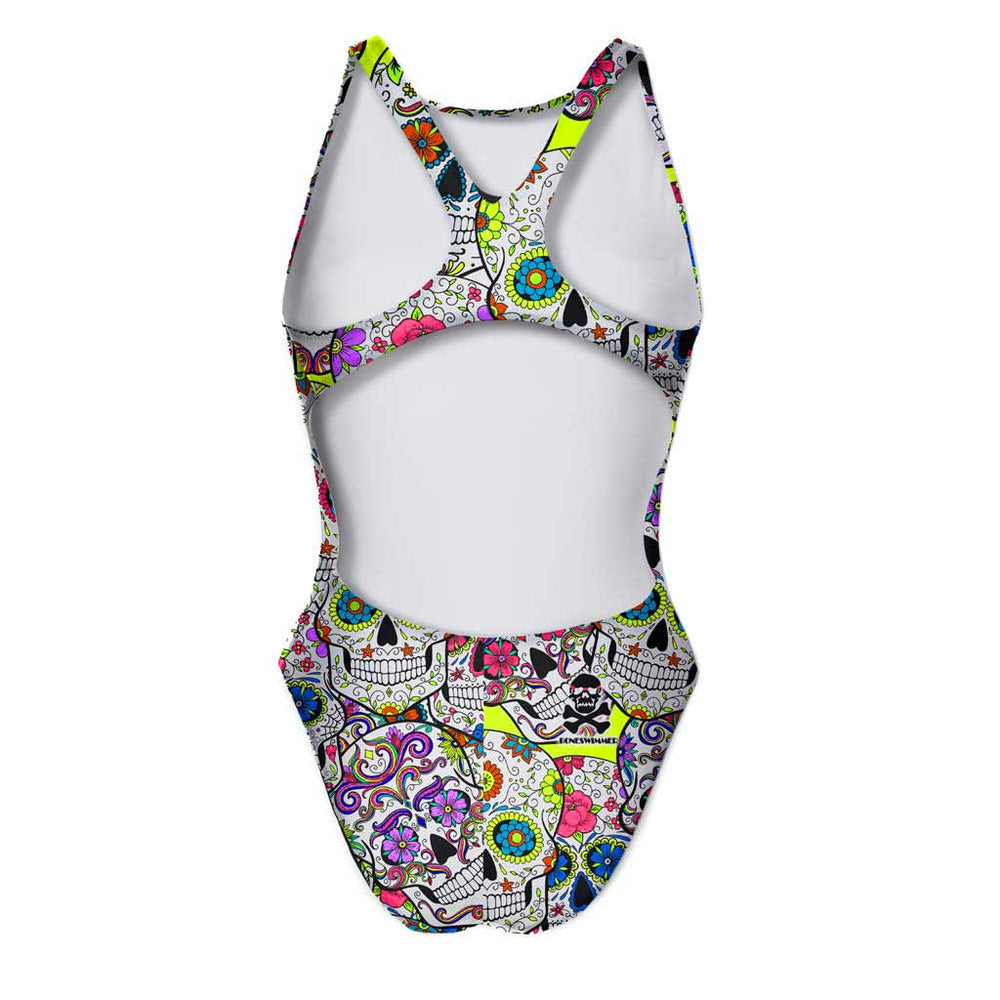 Costume da allenamento nuoto Boneswimmer da donna, modello intero PINUP 250pf con teschi un pattern di teschi decorati con dettagli floreali ispirati alla tradizione messicana del Día de los Muertos, retro