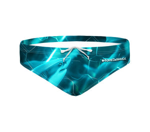 Costume taglio slip da uomo per allenamento nuoto in piscina Boneswimmer, modello H2OTTO 360H BORIS con grafica di squalo stilizzato che nuota tra linee azzurre su sfondo verde acqua, con effetto "elettrico", fronte.