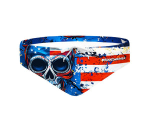 Costume da allenamento nuoto in piscina Boneswimmer da uomo, modello slip H2OTTO 367H - STARSKULL con stampa di un teschio vrappato come una bandiera americana, fronte