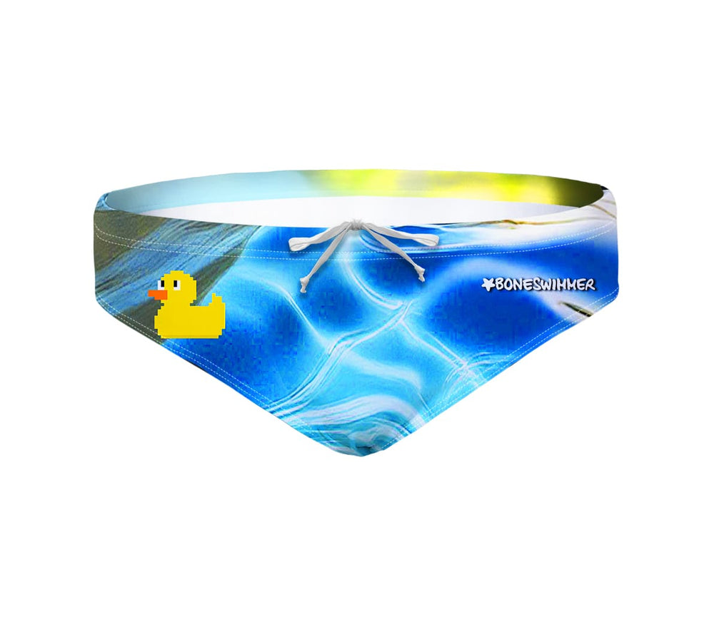 Costume da allenamento nuoto in piscina Boneswimmer da uomo, modello slip H2OTTO 379H - CBONE con stampa di un paperotto supereroe accompagnato dal suo esercito di papere digitali, fronte